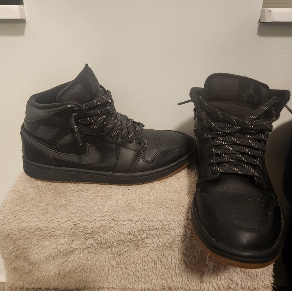 Jordan 1 Retro Mid "Winterized Anthracite" Size 8.5 - Picture 4 of 5